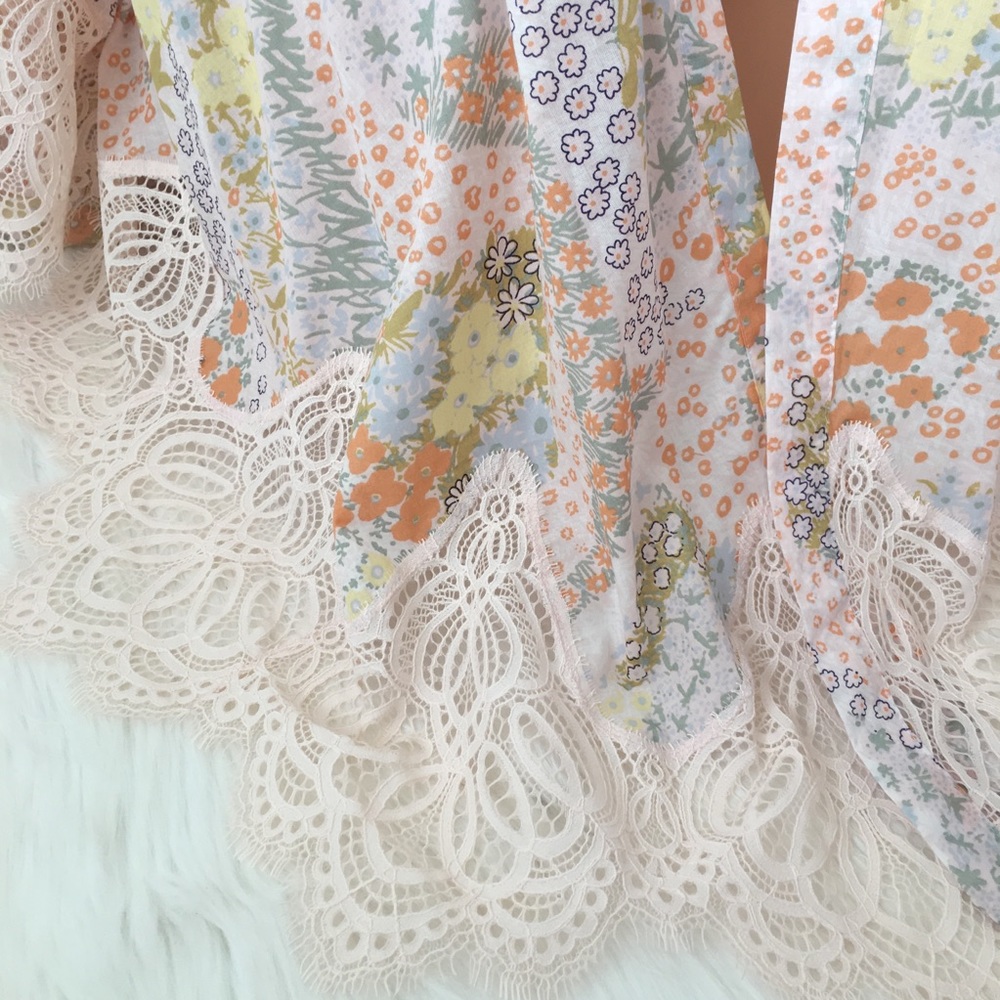 VS Floral Ivory Lace Kimono Robes Size M/L - Picture 4 of 8